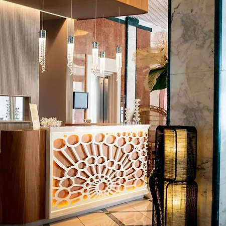 Carlton Hotel 4*