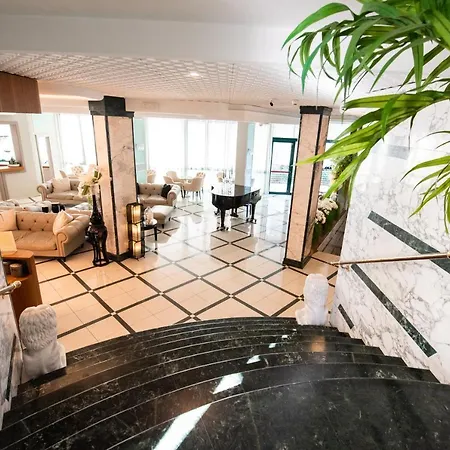 Hotel Carlton 4*