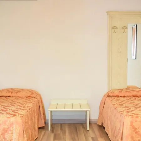 Carlton Hotel 4*