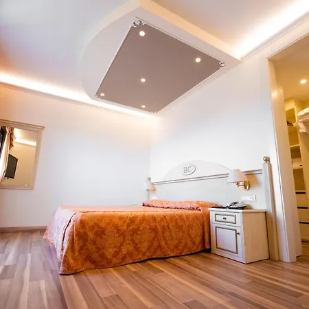 Carlton Hotel 4*