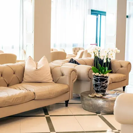 Carlton Hotel 4*