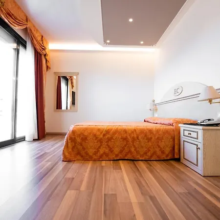 Carlton Hotel 4*