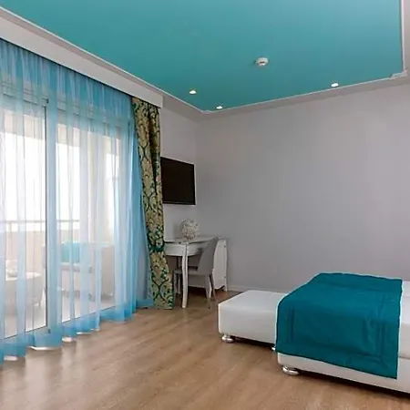 Carlton Hotel
